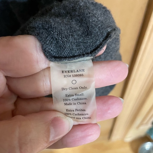EVERLANE Cashmere crew neck sweater sz XS Charcoal gray - Picture 3 of 3